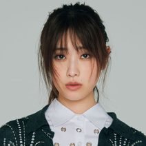 髙橋ひかる×プラダ ビューティ｜モードな雰囲気に春ピンクの軽やかリップをプラス♡