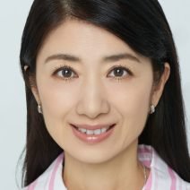 疲れて見える目元のくぼみは“オレンジカラー”で解決！  影感を一掃するプロのアイメイクテク｜yumiの大人のメイク悩み解決塾 Vol.7
