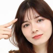 【スタイリングの基本テク】湿気に負けない！ サラサラのシースルーバングを1日中キープする方法って？