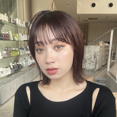 春の印象チェンジに！小顔見せが狙えるピンクブラウンの重めボブ｜最旬ヘアカタログ