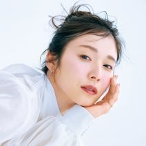 松岡茉優さん×paku☆chanさん｜メイクの主役はチーク♡ “甘美な色気”を持つ人の特徴は？