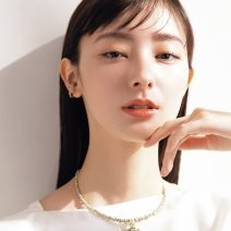 透明感を取り戻す、大人の「光」ベースメイク｜美的GRAND