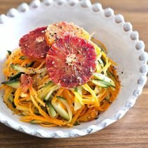 楽しい食感×爽やかな風味で美肌力爆上がり♪「にんじんときゅうりとオレンジのラペ」【Today’s SALAD #282】