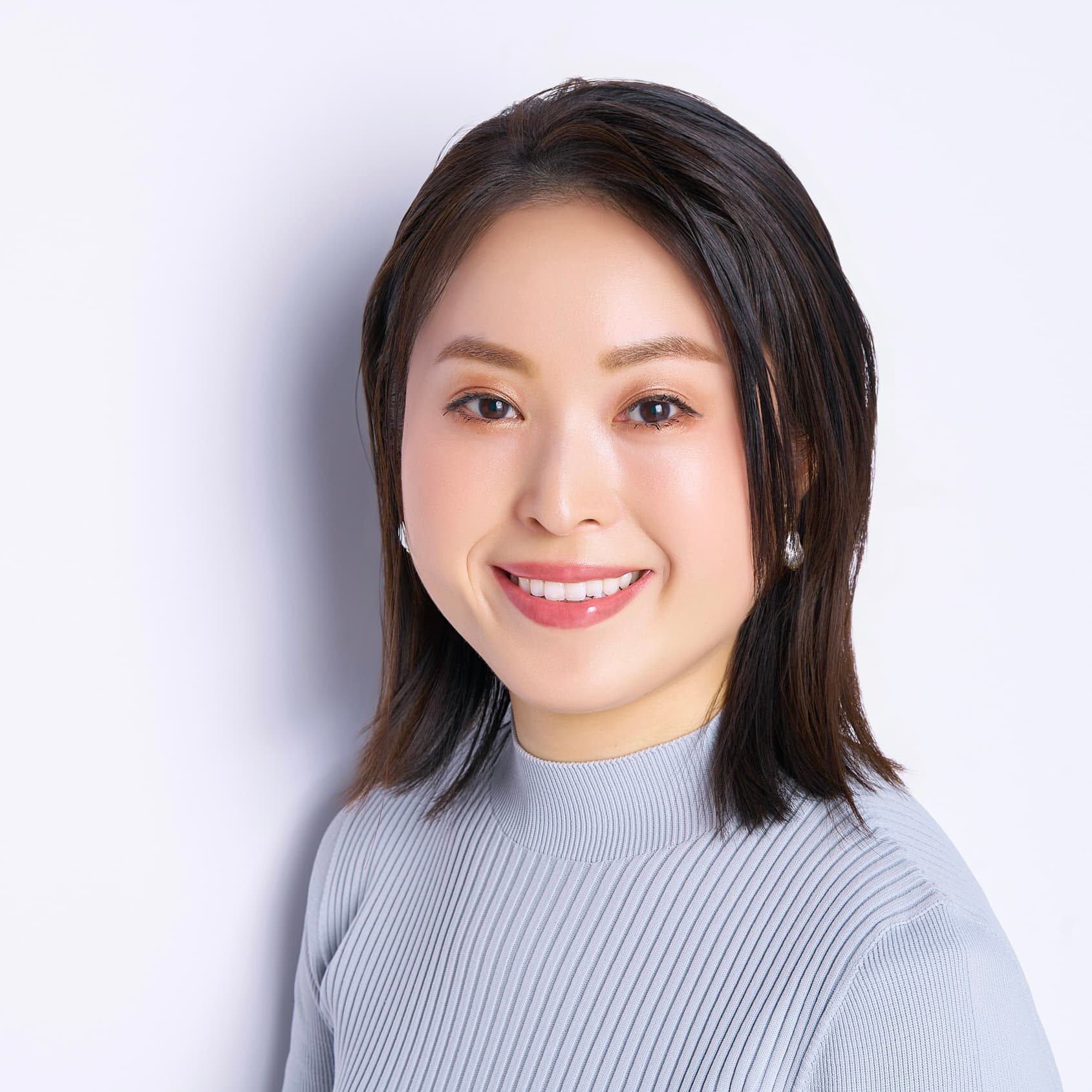 「下半顔のもたつき」をリップメイクで引き上げる！ 口元印象を格上げするプロのメイク術｜yumiの大人のメイク悩み解決塾 Vol.14