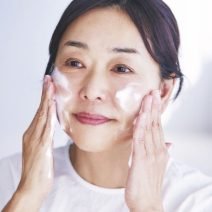 くすみを一掃！天野佳代子さん流の角質＆保湿ケアで透明感を取り戻す！｜美的GRAND