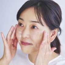 しぼんでしまった疲れ顔に効く！天野佳代子さんおすすめの美容液とは？｜美的GRAND