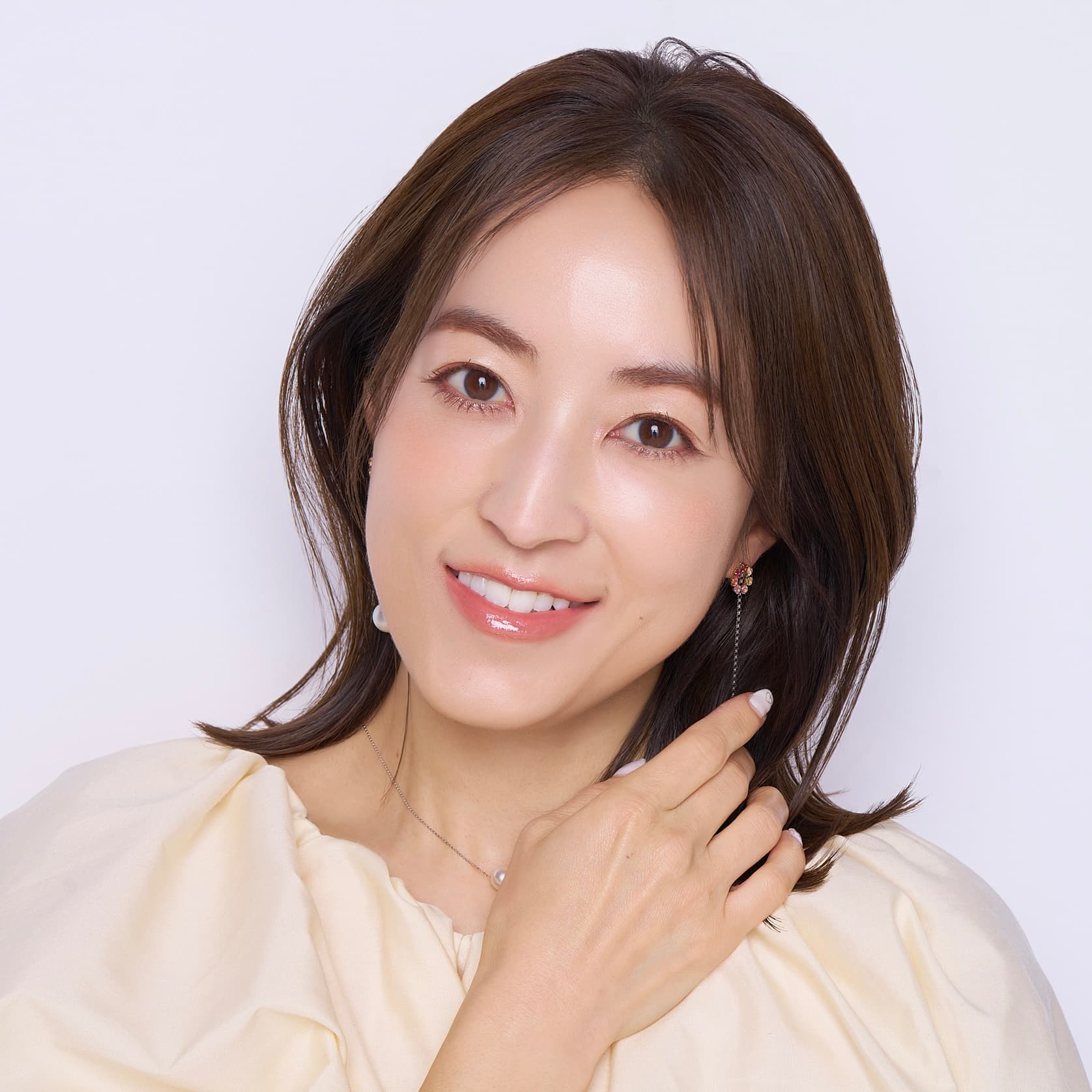 薄くなってきた唇の【人中短縮】テク！ ふっくら感を復活させるプロのリップメイク術｜yumiの大人のメイク悩み解決塾 Vol.15