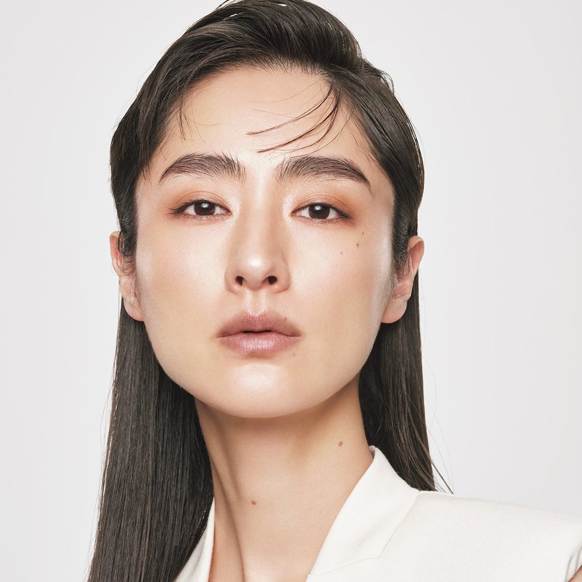 シシド・カフカに聞く「眉」との付き合い方。「太くて濃い眉がコンプレックスだったことも」美的GRAND