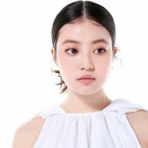 今田美桜さんの圧倒的透明感のヒミツとは？「透明感がアップするヌーディなピンク系リップがマイブーム」