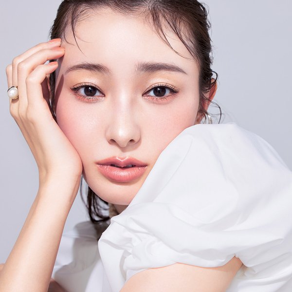 エテュセのピンクのラメライナーがかわいすぎる♡ 大人も取り入れやすいヌーディメイク術