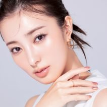 知的なヌーディメイクはつけまやシェーディングで♡ 新時代の洗練美メイクのポイントは？