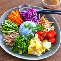 色とりどりの具材が肌サビを多角的に防ぐ！「彩り野菜のカオヤム」【Today’s SALAD #285】