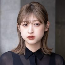 結べる長さも嬉しい！おしゃれ＆時短を叶えるワイドバングの大人ロブ｜最旬ヘアカタログ
