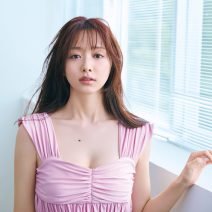 思わず触れたくなるようなおっぱいに♡森 香澄さん監修のバストケア専用ミトンの現品が試せる！【『美的』8月号特別付録】