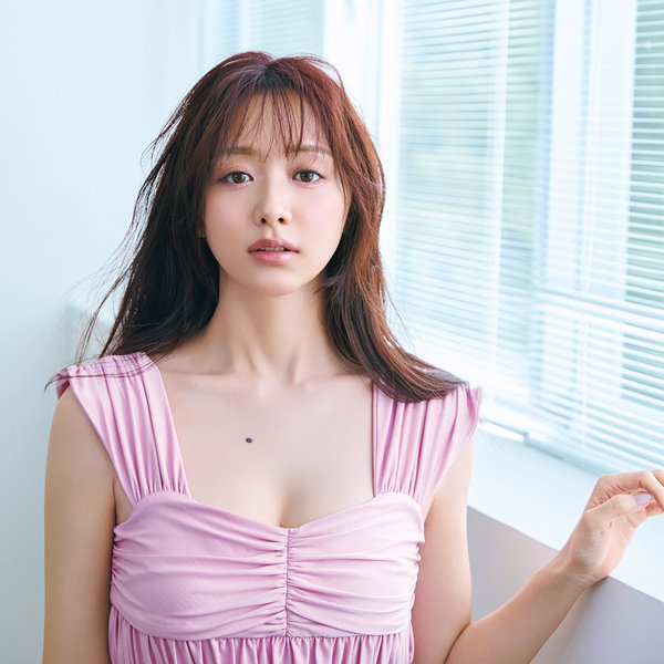 思わず触れたくなるようなおっぱいに♡森 香澄さん監修のバストケア専用ミトンの現品が試せる！【『美的』8月号特別付録】