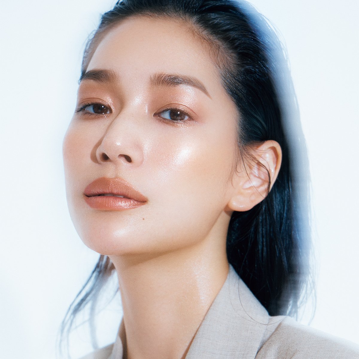 話題すぎる〝＃ファンデ美容液〟が、チューブタイプの付録で登場【『美的GRAND』夏号特別付録】｜美的GRAND