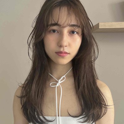 パーマでゆるっとかわいい！大人の抜け感ガーリーロング｜最旬ヘアカタログ