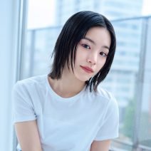 アディクションの虹色にきらめくキラキラアイシャドウで「雨の日」も気分を上げて♡｜當真あみさん×H＆M北原 果さんで提案
