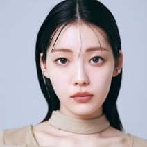 ニュアンスを重ねる透け盛りまつげで自分らしく♪ “みずみずしい清潔感”を演出できるアイテムは？【大人が似合う♡バズメイク】