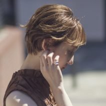 くせ毛を活かせる！柔らか印象の大人かわいいショート｜最旬ヘアカタログ