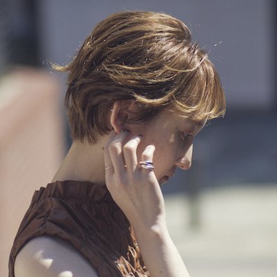 くせ毛を活かせる！柔らか印象の大人かわいいショート｜最旬ヘアカタログ