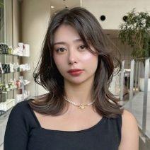 面長カバーも！前髪から繋がるレイヤーで韓国風色っぽミディ｜最旬ヘアカタログ