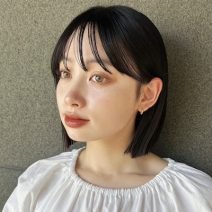 透明感を引き出す暗髪カラーとライン感がポイント！時短が嬉しい抜け感ボブ｜最旬ヘアカタログ