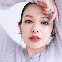 エッジが効いたメイクバランス♡ THREEのヌーディカーキアイパレットで秋顔に更新