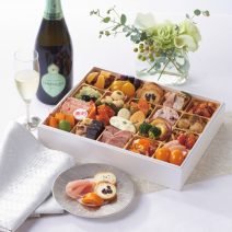 【“美的おせち2025”予約申込スタート】今年は、美容食材にこだわった「美的おせち三段重」とお酒とのマッチングにこだわった「美的オードブル」の2アイテム！
