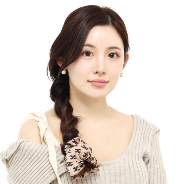 三つ編みよりも簡単でカジュアルに盛れる!? 【ねじり編み】の作り方をマスター