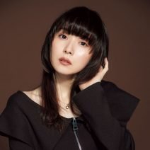 松岡茉優さんの秋新色メイク｜ヴァレンティノ ビューティのソフトブラウンリップで知的センシュアルな秋顔へ♡