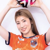 プロサッカー選手・仲田歩夢さん｜紫外線対策＆汗でも落ちない美メイクを追求！ 愛用コスメ＆ワザを披露