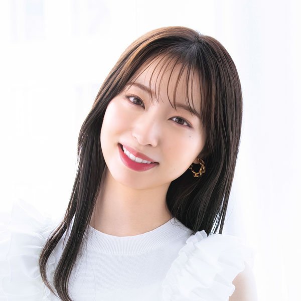 お天気キャスター・林 佑香さん｜保湿力とツヤが決め手！ 愛用アイテムと崩れない美肌ワザを披露♡