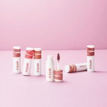 話題の“泥”リップで楽しいスフレ質感を味わって♡ INTO U（イントゥ ユー）のモーヴピンクのリップ＆チーク｜『美的』10月号特別付録