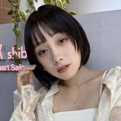 ぱっつんバング＆フェイスレイヤーで、小顔に見せられる暗髪ボブ｜最旬ヘアカタログ