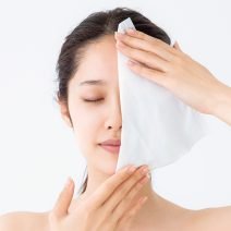 流れる肌色の汗「滝汗くずれ」は、「汗止め」アイテムとお粉で止める｜美的GRAND