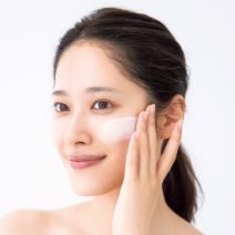 ギトギト＆ベタベタ「大量皮脂くずれ」は、皮脂吸い下地と毛穴埋め下地で止める｜美的GRAND