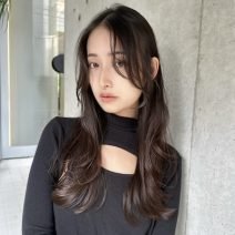 アイロン無しでも◎小顔見せを叶える秋色ロングレイヤー｜最旬ヘアカタログ