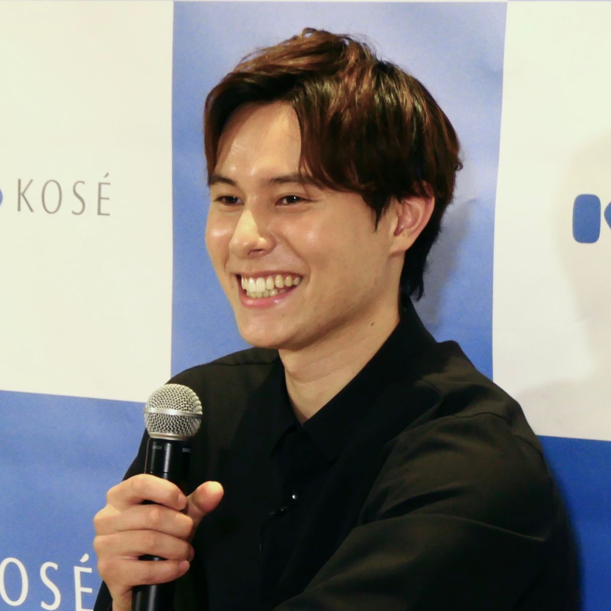 髙橋藍選手がコーセー主催のファンミーティングに登場！23歳の誕生日をサプライズでお祝い