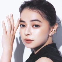 使えばきっと虜になる♡ MEGUMIさんも愛用のエトワルローズのリキッドアイライナーの魅力とは？｜『美的』11月号特別付録