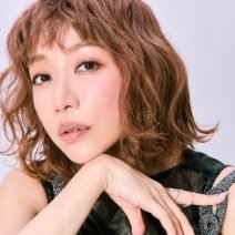 美弥るりかさんの大人ピンクメイクを大解剖！ ヘア＆メイク岡田知子さんのコメントも必読です【宝塚歌劇OGセルフメイク】