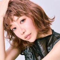 美弥るりかさんの私物コスメを大公開！ 「枠にとらわれることなく自分なりのこだわりを」 【宝塚歌劇OGセルフメイク】