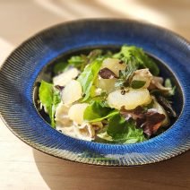 あっさりだけど食べ応えしっかり。キレイを育む一品「文旦とベビーリーフ、ミントの豚しゃぶサラダ」【Today’s SALAD #301】
