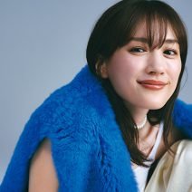綾瀬はるかさん「くせ毛を生かしたナチュラルなヘアを楽しんでいます」｜『美的』11月号スペシャルインタビュー