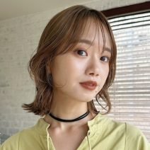 フェイスレイヤーで洒落感アップ！小顔も狙えるくびれボブスタイル｜最旬ヘアカタログ