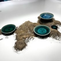 シャネル・ネクサス・ホールが、現代アート界の新たな才能をサポート。第一弾となる「日常の再魔術化」展が開幕。