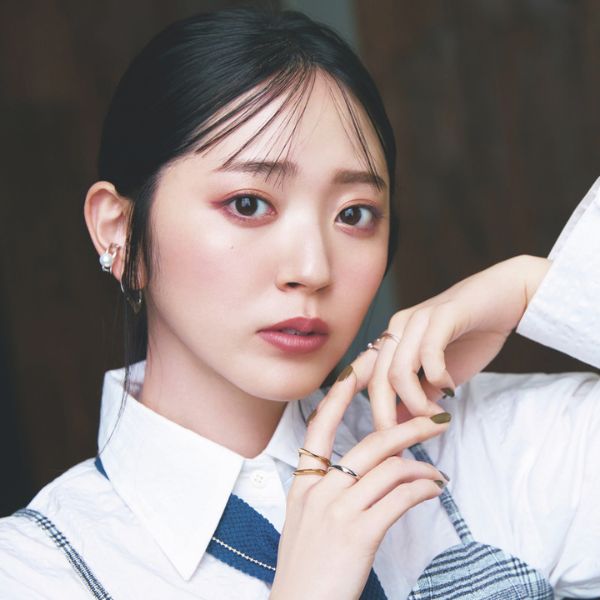 鈴木愛理さんが今年トレンドのカシスカラーで囲み目メイクにトライ♡｜ヘアメイク林 由香里さんが提案