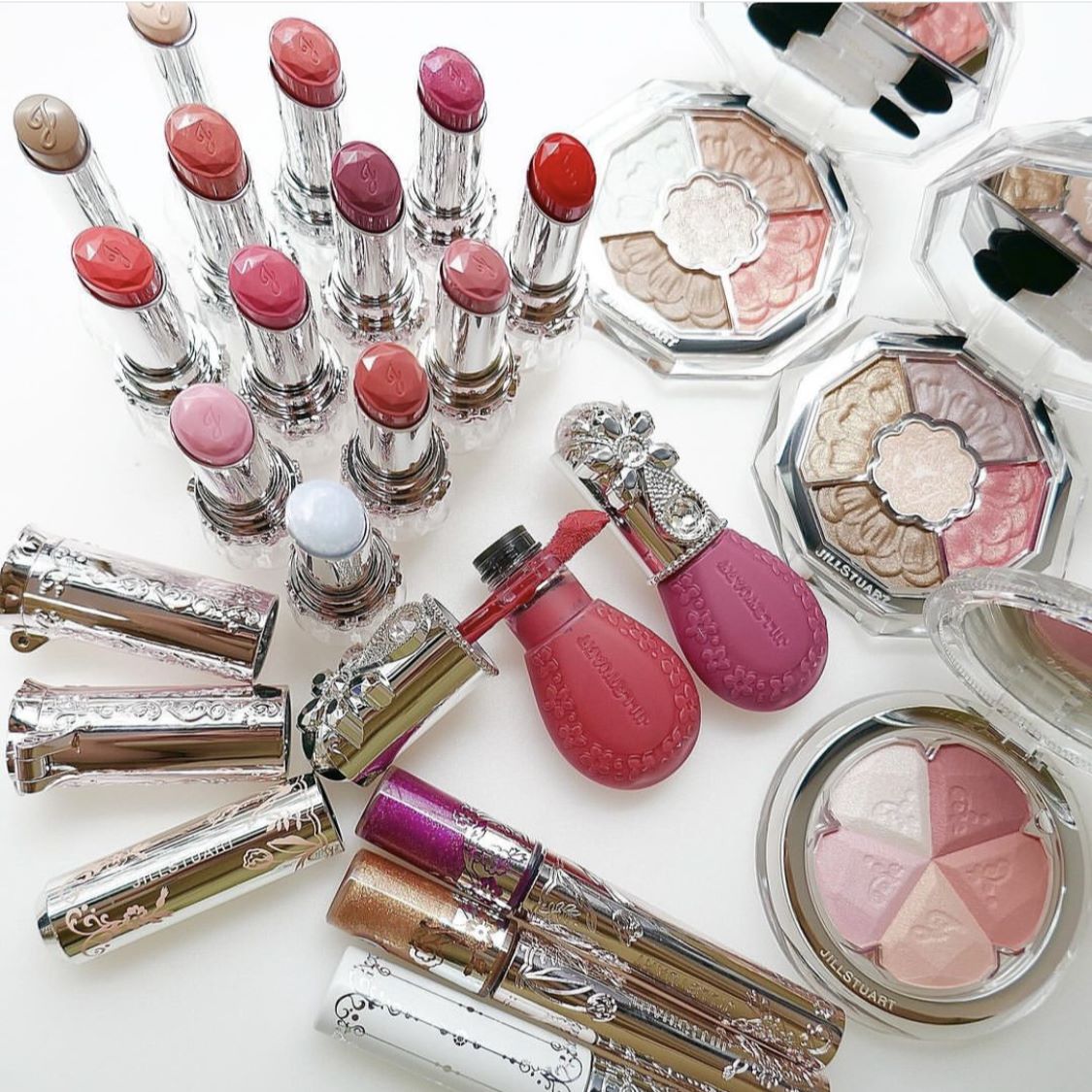 Number_i』が「雪肌精」のグローバルブランドミューズに就任！ジル