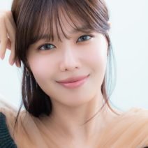 少女時代スヨンさんのポーチの中身を大公開♡ 喉をいたわるこだわりアイテム続々