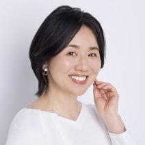 「下膨れ顔」をスッキリ解消！ 顔の脂肪も浮腫みも、ヘアメイクで削ぎ落とす！｜yumiの大人のメイク悩み解決塾 Vol.16